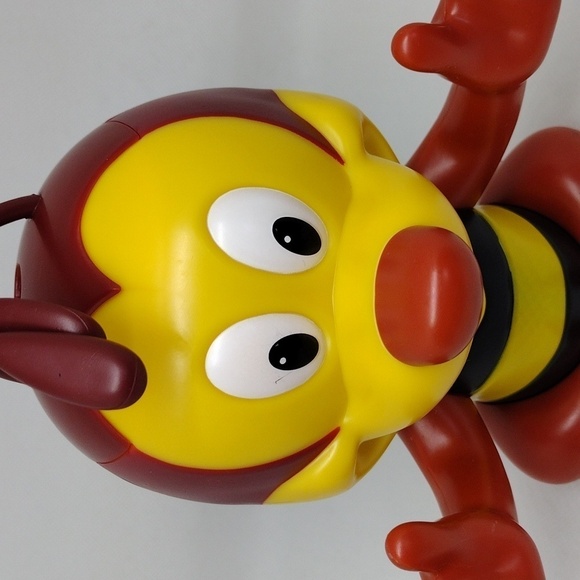 Disney Epcot‎ 2022 Flower & Garden Festival Spike the Bee Sipper Cup - Picture 2 of 7